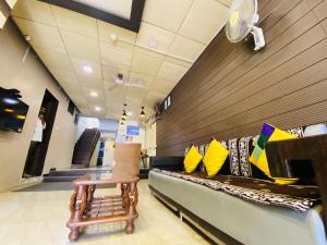 Hotel Aakash Navrangpura Ahmedabad