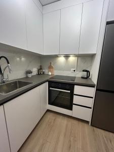 1 bedroom apartment in Makarska with free parking and secured parking on beach