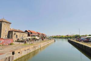 Hotwells spacious flat sleeps three