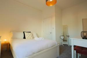 Hotwells spacious flat sleeps three