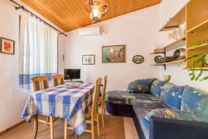 Mediterranes Ferienhaus nur 550 Meter zum Strand mit Grillbereich, privater Terrasse, Parkplatz