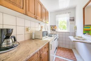 Mediterranes Ferienhaus nur 550 Meter zum Strand mit Grillbereich, privater Terrasse, Parkplatz