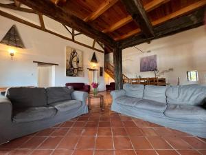 Large house with pool sleeping up to 10 people