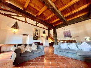 Large house with pool sleeping up to 10 people