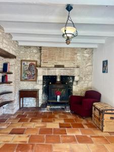 Large house with pool sleeping up to 10 people