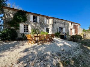 Large house with pool sleeping up to 10 people