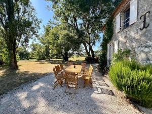 Large house with pool sleeping up to 10 people