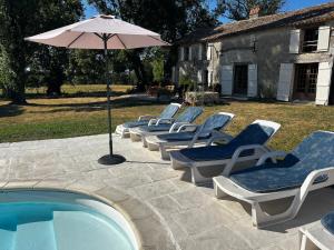 Villas Large house with pool sleeping up to 10 people : photos des chambres