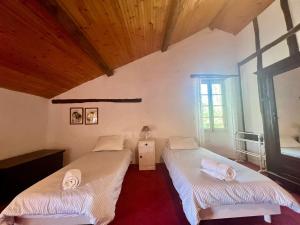 Villas Large house with pool sleeping up to 10 people : photos des chambres