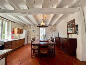 Villas Large house with pool sleeping up to 10 people : photos des chambres