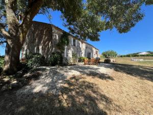 Villas Large house with pool sleeping up to 10 people : photos des chambres