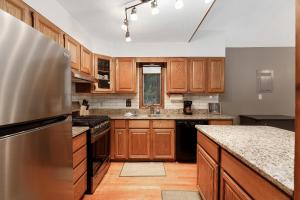 Majestic Escapes Hot Tub Firepit Deck Large Yard