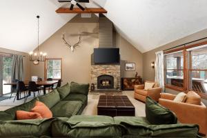 Majestic Escapes Hot Tub Firepit Deck Large Yard