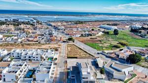 Villamar Corner Retreat near beach, nature & shops