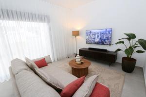 Villamar Corner Retreat near beach, nature & shops
