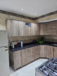 شقه في الدقي شارع مصدق الرئيسي