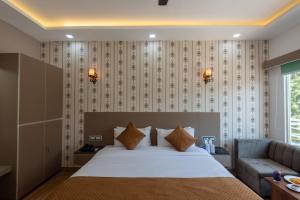 DLS Nature Trinket Resort - Dalhousie with Swimming Pool