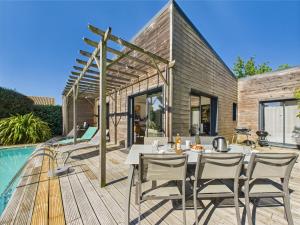 Maisons de vacances Piscine chauffee - 750m plage - 4 adultes - 4 enfants : photos des chambres
