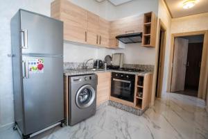 Charmante Deux Chambres et Salon Avec Jardin et Piscine à coté de plage