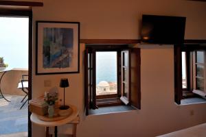 MonoLithos Inn