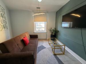 A6-3 Bed 2nd Floor Flat near Elephant and Castle