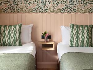 Twin Room room in The Ashe Hotel