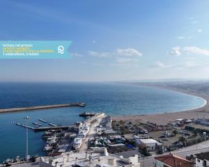 Numana, cielo-terra con meraviglioso giardino vista mare - N254