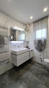 MEERBLICK DUPLEX POOL-VILLA REGIRMA DELUXE bis 8 Personen