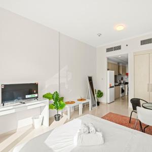 Damac Hills Carson A Monthly Stay - Pay 28, Stay 30