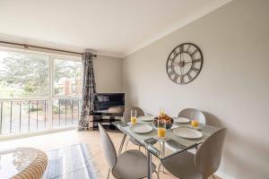 2 Bed Apartment, Close to Windsor, Free Parking