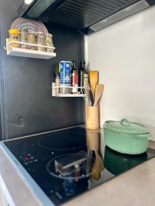 La douceur Cannoise soit un 2P cosy terrasse piscine vue jardin proche plage à pied