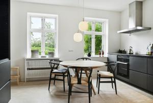 Harmonious Days In An Aesthetic And Artistic Home