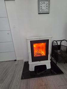 Apartament z kominkiem RetroGlam