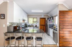 3 bedroom house in Douglasdale