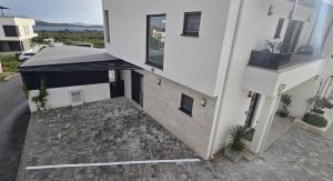 MEERBLICK DUPLEX POOL-VILLA REGIRMA DELUXE bis 8 Personen