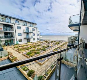 Harbour view-Sleeps 4-Sea View-Parking-Balcony