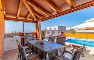 Amazing Home In Pula With Kitchen 