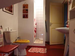 Maisons de vacances Chez Daniele - Maison au coeur du village de Lalbenque : photos des chambres