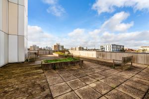 Stunning 2 bed 2 Bath Apartment in Canary wharf