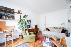 Beautiful Design Apt In Paris Near The Louvre