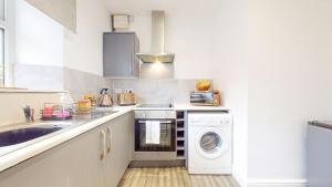 1 Bed Flat Swansea -free parking