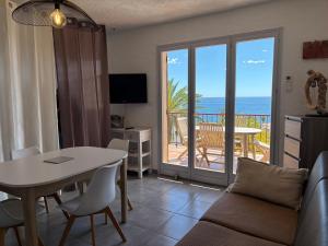 Cardellini 10- vue mer-piscine en résidence