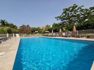 Appartements Cardellini 10- vue mer-piscine en residence : photos des chambres