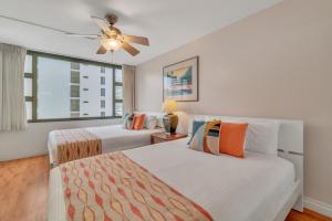 Waikiki Family Condo 1 Block from Beach with Full Kitchen, Pool, and Free Parking (20806)