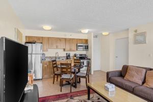 Incredible Panoramic Views, Full Kitchen and Free Parking (23709)