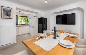Stunning Home In Mundanije With Wifi 