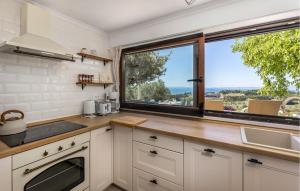 Stunning Home In Mundanije With Wifi 