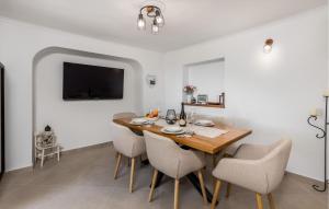 Stunning Home In Mundanije With Wifi 