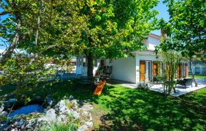 3 Bedroom Cozy Home In Zminj