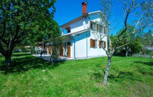 3 Bedroom Cozy Home In Zminj